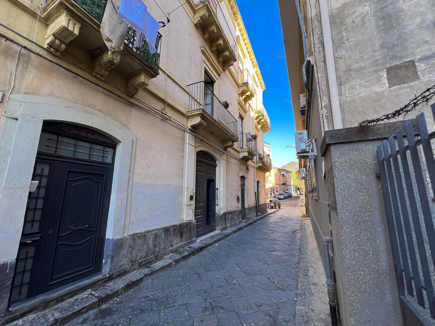 Leoscar Apartment In Catania Center Self Check-In Bagian luar foto